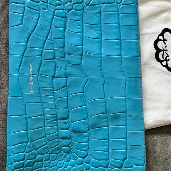 Alexander McQueen skull croc embossed clutch - Picture 4 of 8